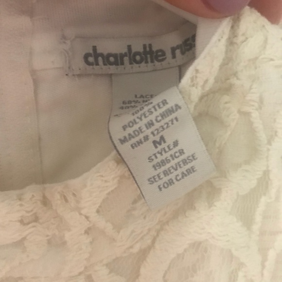 Sleeveless lace dress. - Picture 2 of 2